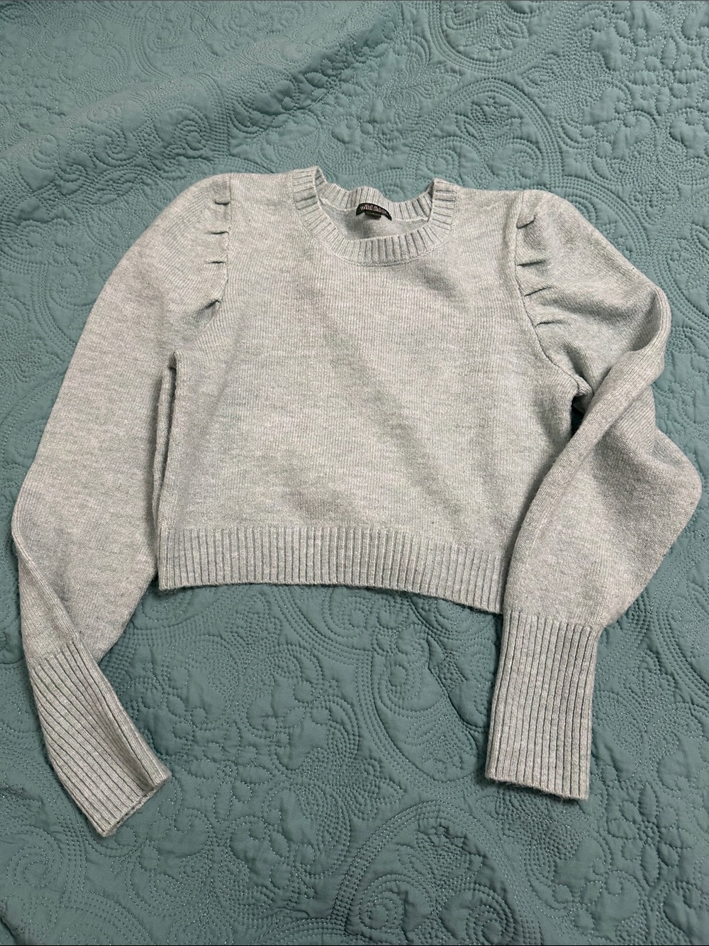 wild fable Heather Gray Cropped Crewneck Sweater with Puff Shoulders